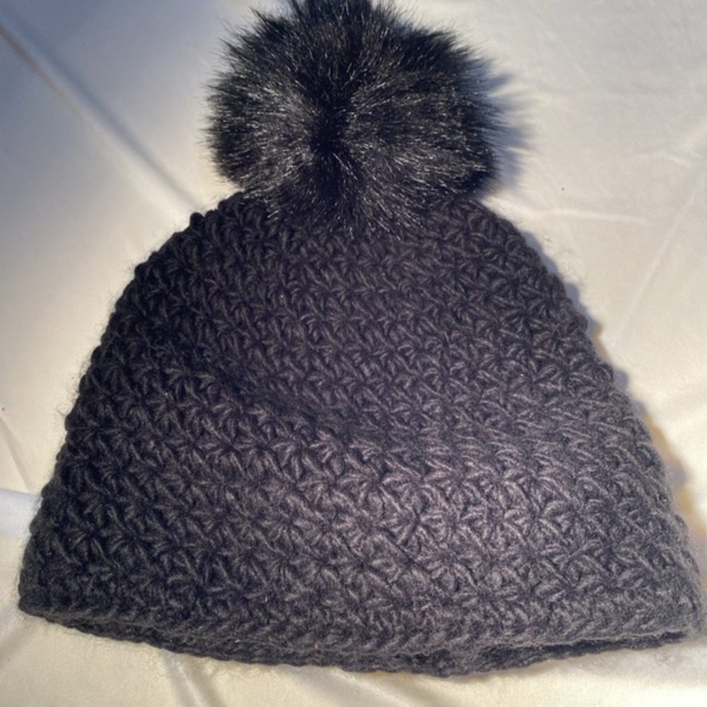 surell hat Women's Black/faux Fur‎ Pom Pom Handmade 3697